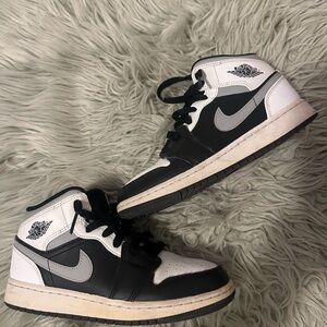 Air Jordan 1 Mid 'White Shadow'